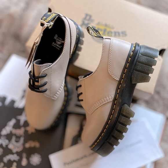 Dr. Martens Audrick 3-Eye Oxford Shoe - Picture 4 of 16